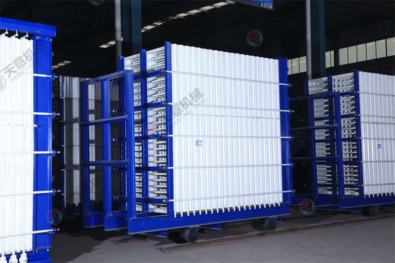 一次成型40塊板的復(fù)合墻板機(jī)，究竟有多好？